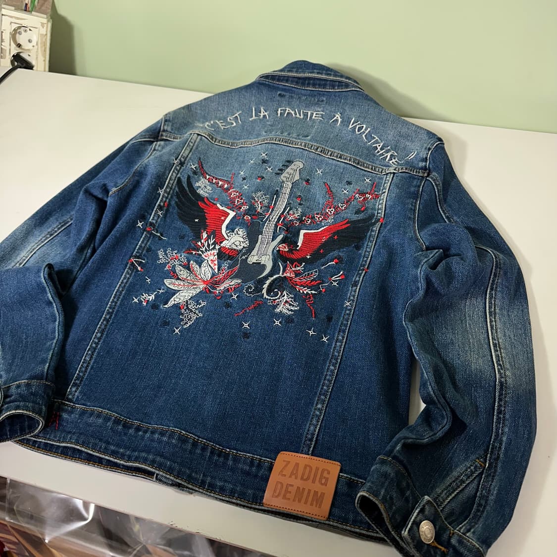 우먼S-M 쟈딕앤볼테르 슬림핏 엔젤기타자수 데님자켓 상품이미지1