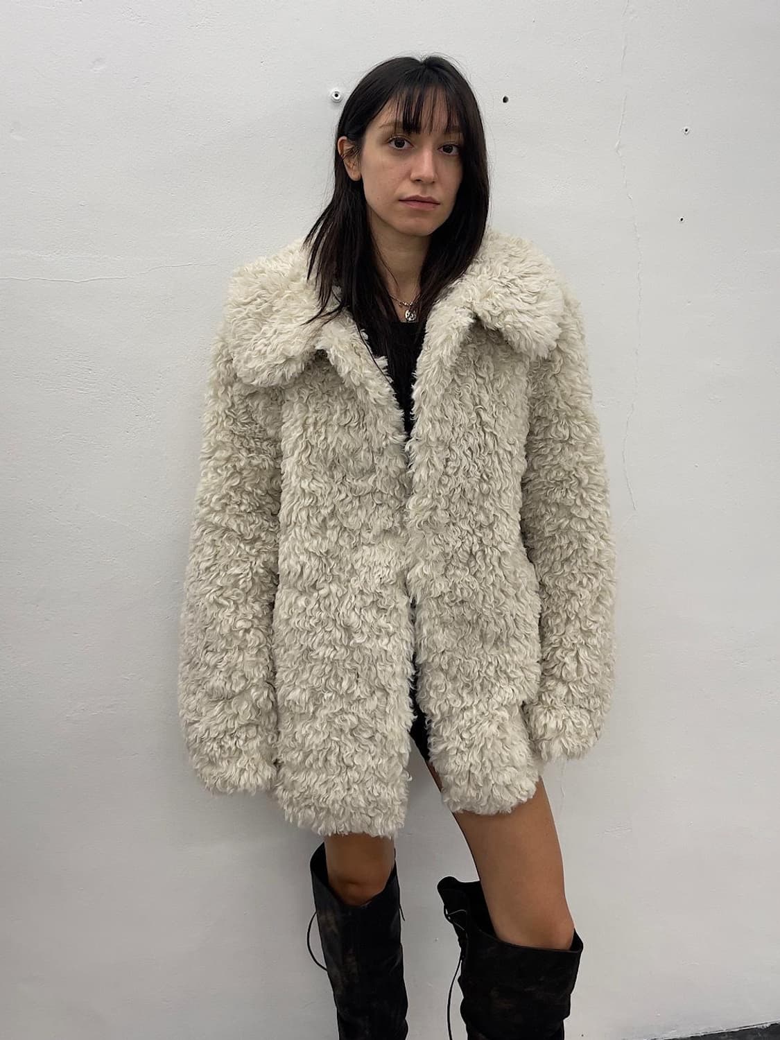 지니픽 퍼 자켓 Puffy fur coat 아이보리 상품이미지5