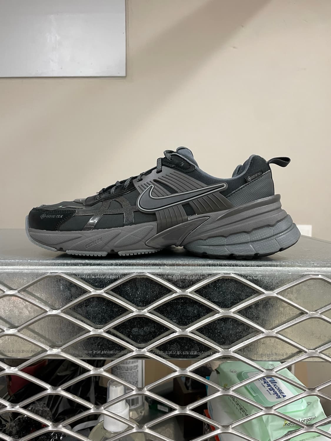 나이키 V2K 런 고어텍스 블랙 250 (gr-4337) 상품이미지1