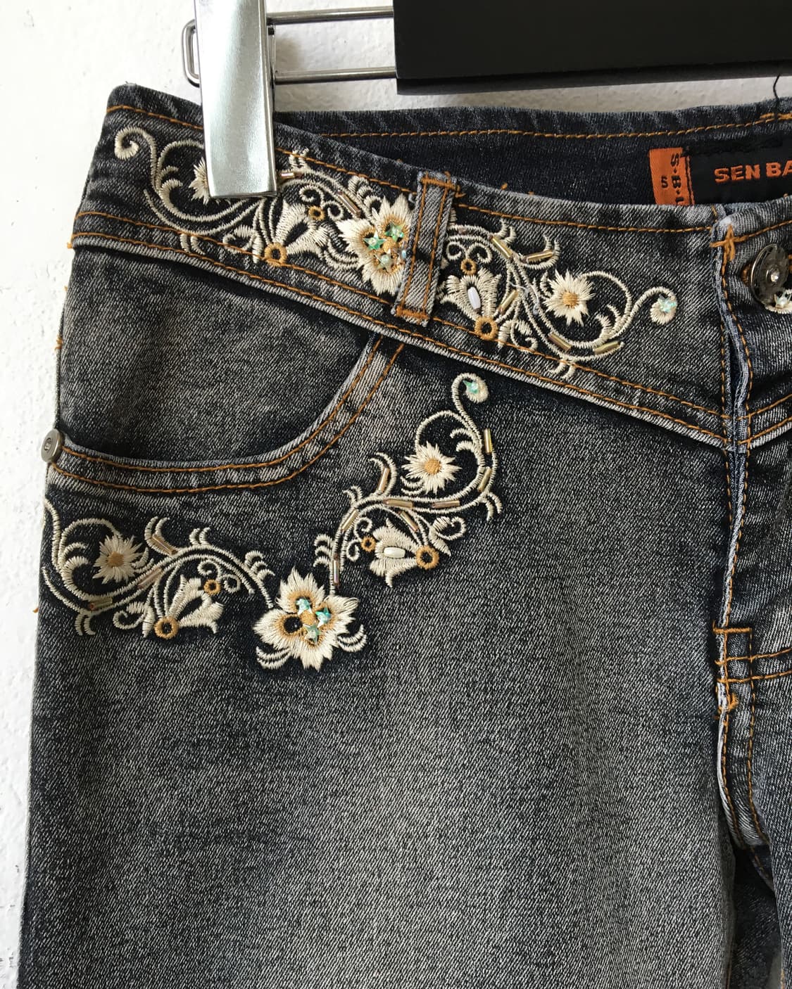 Flower needle work point denim pants 상품이미지4