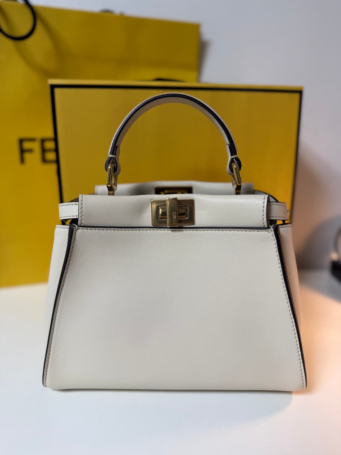 ✨새상품👜펜디 피카부 미니백👜 상품이미지3