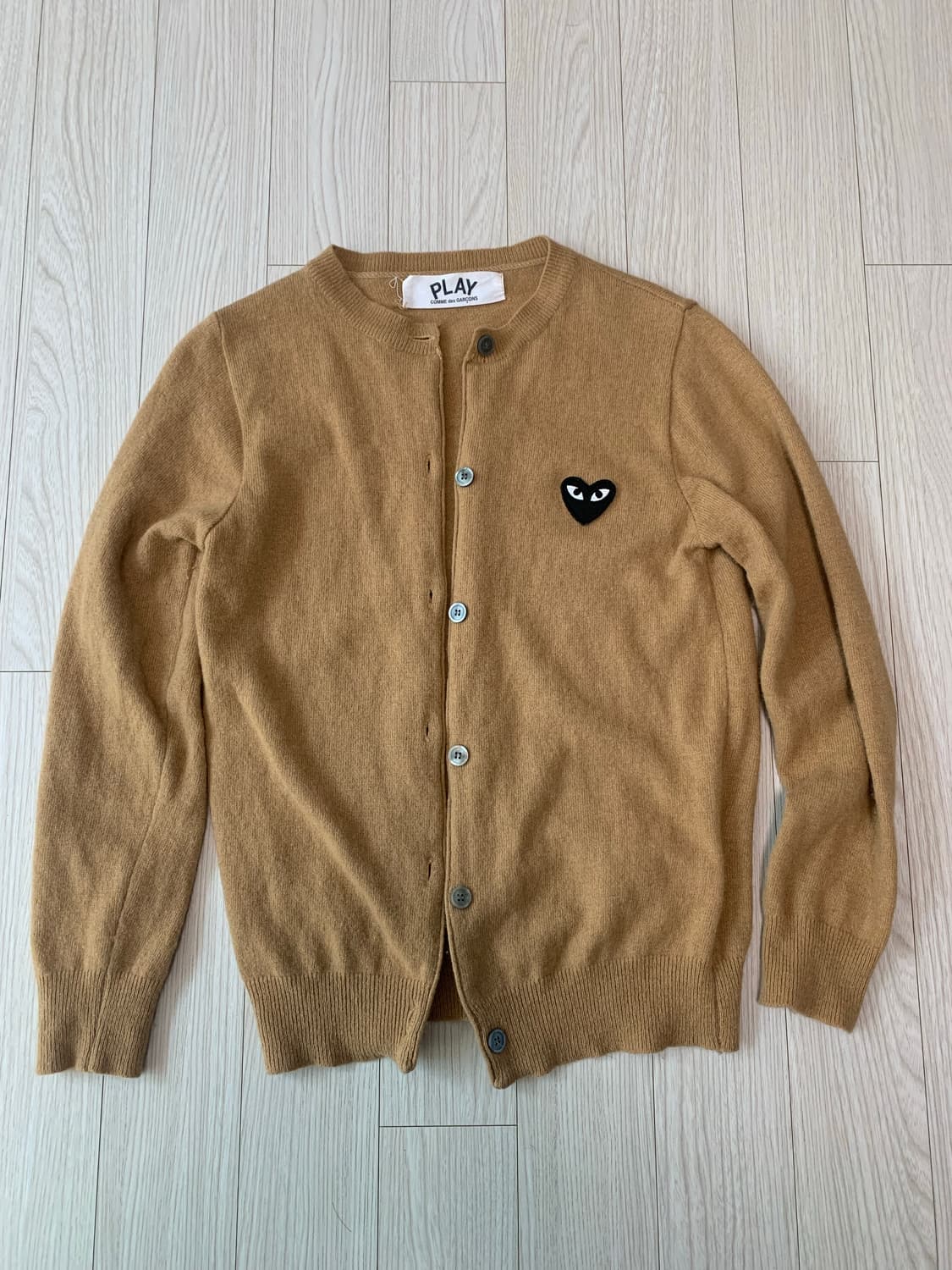 꼼데가르송 울 가디건 (빈티지 베이지 하트 와펜) 상품이미지1