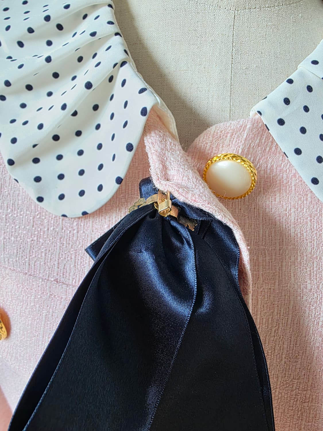 미착용 새상품 핑크 트위드 셋업 (자켓+스커트/카라, 브로치 탈부착) 상품이미지5