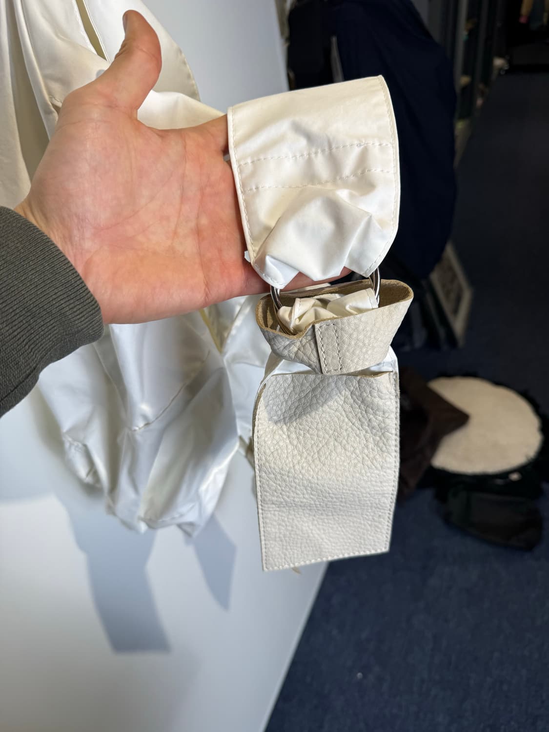 Yorozu 요로주 화이트 레더 디테일 백팩 상품이미지4