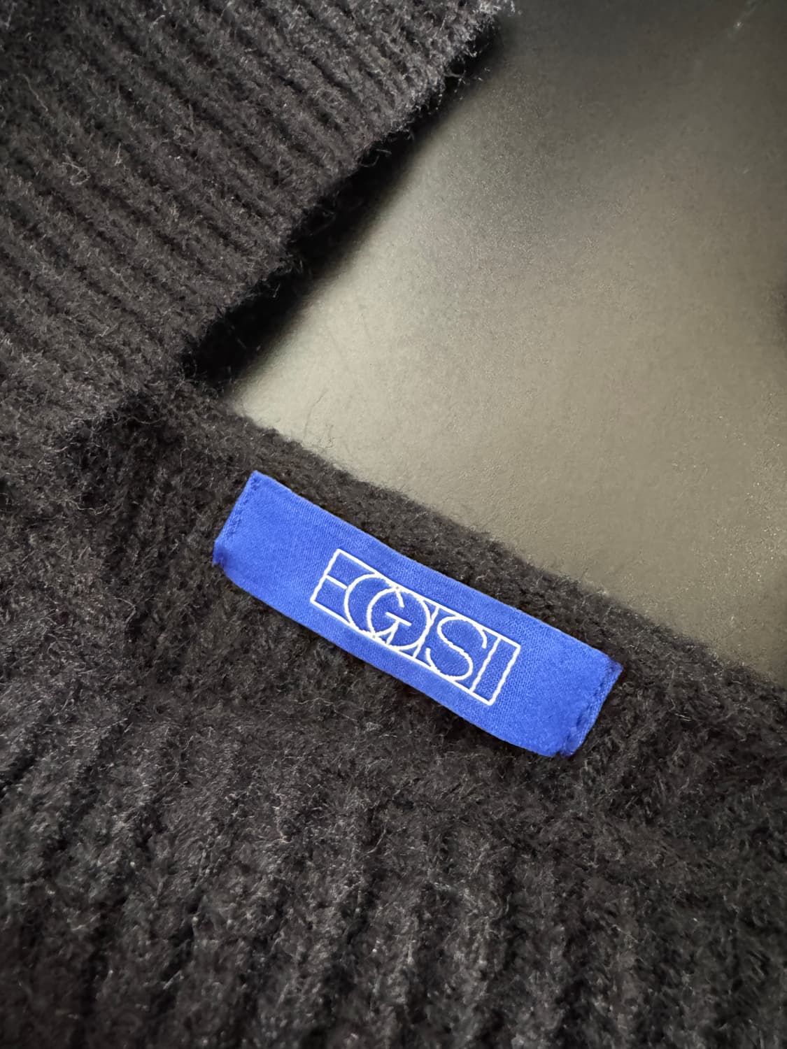 여성 에고이스트 21년도 벌룬 어깨 크롭 니트 블랙 상품이미지3