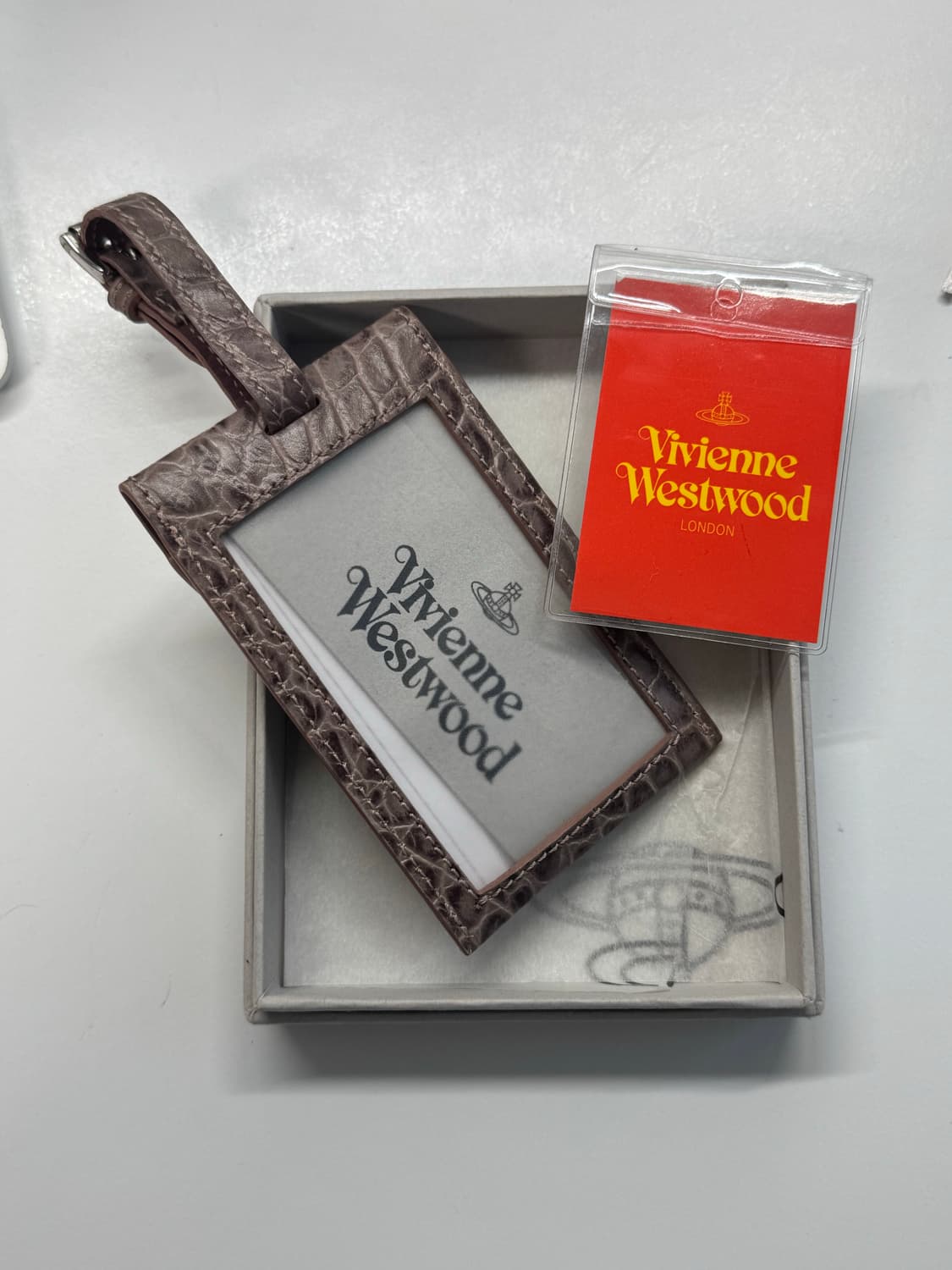 비비안 웨스트우드 악어 가죽 가방 태그 상품이미지2