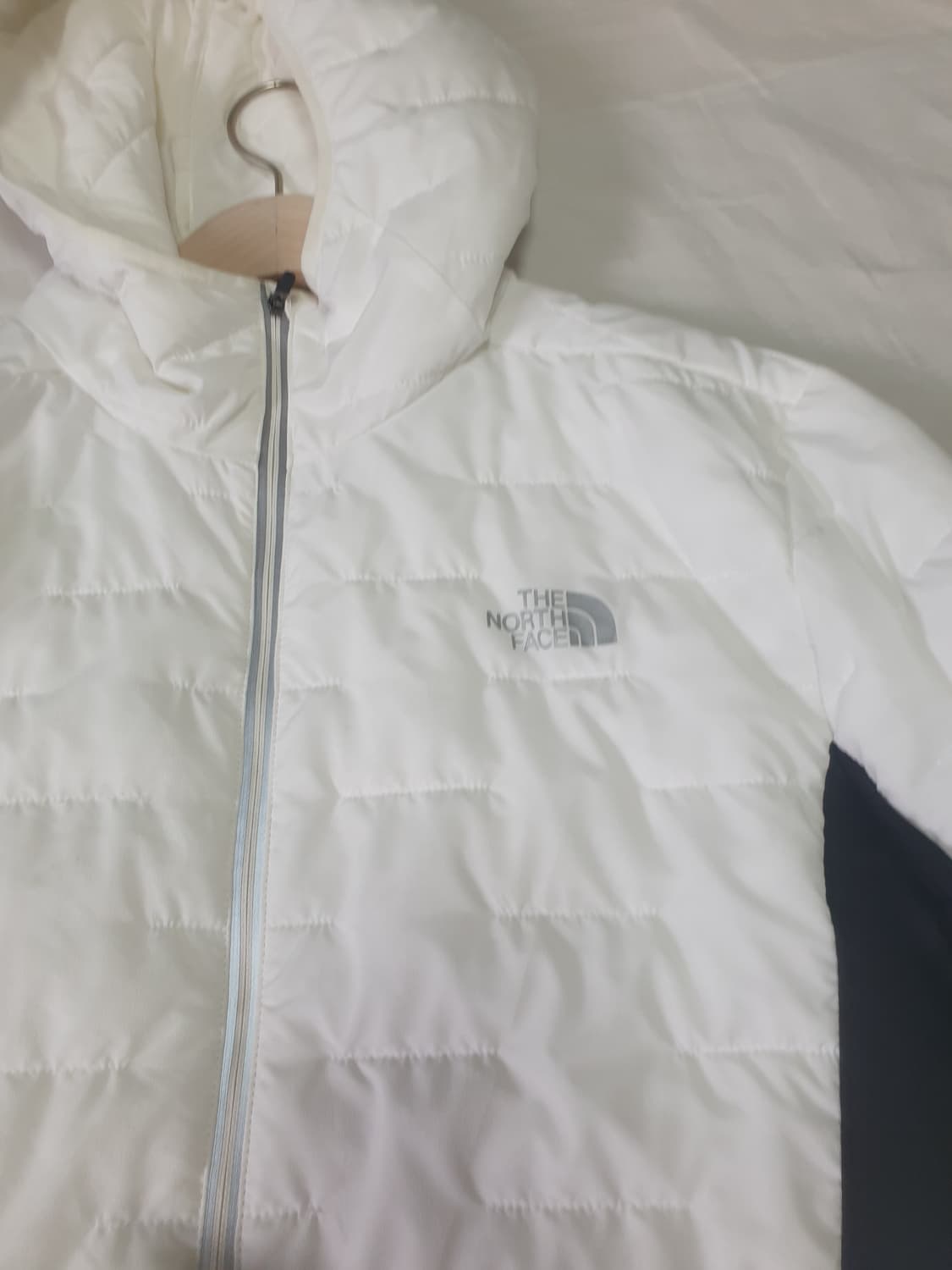 노스페이스 화이트 경량 자켓 상품이미지2