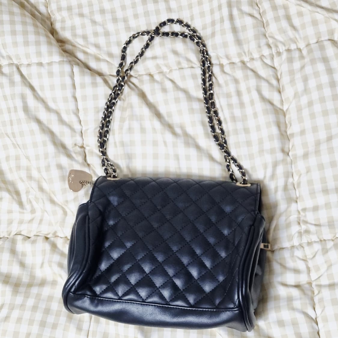 양산형 하트참 퀼팅 체인 숄더백 상품이미지2