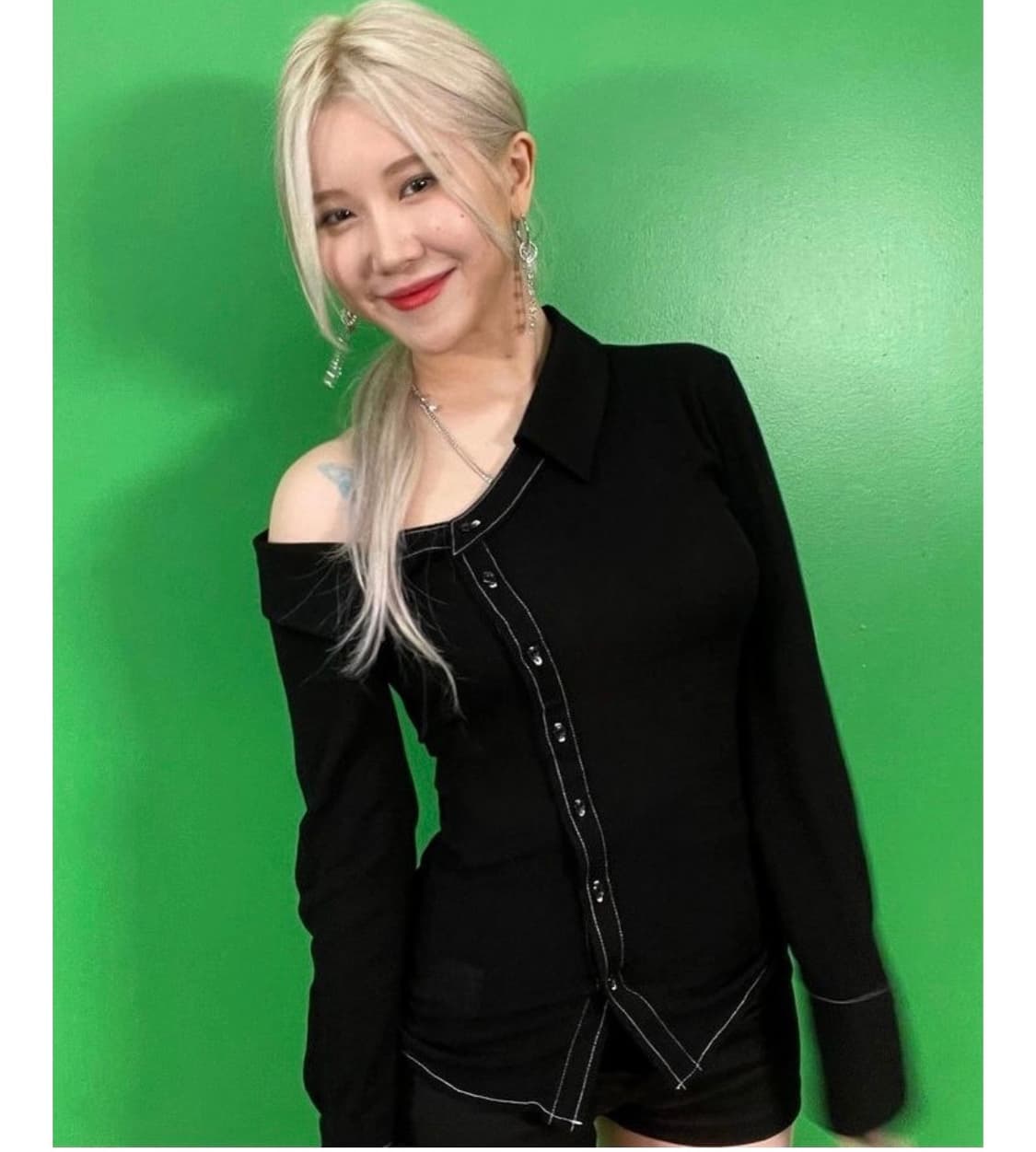 쓰리타임즈 스티치 원 오프숄더 셔츠 블라우스 상품이미지3