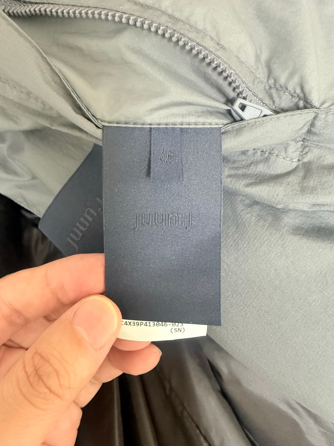 (24FW새상품) 준지209 세로 자수 히든 후드 다운 점퍼(46) 상품이미지4