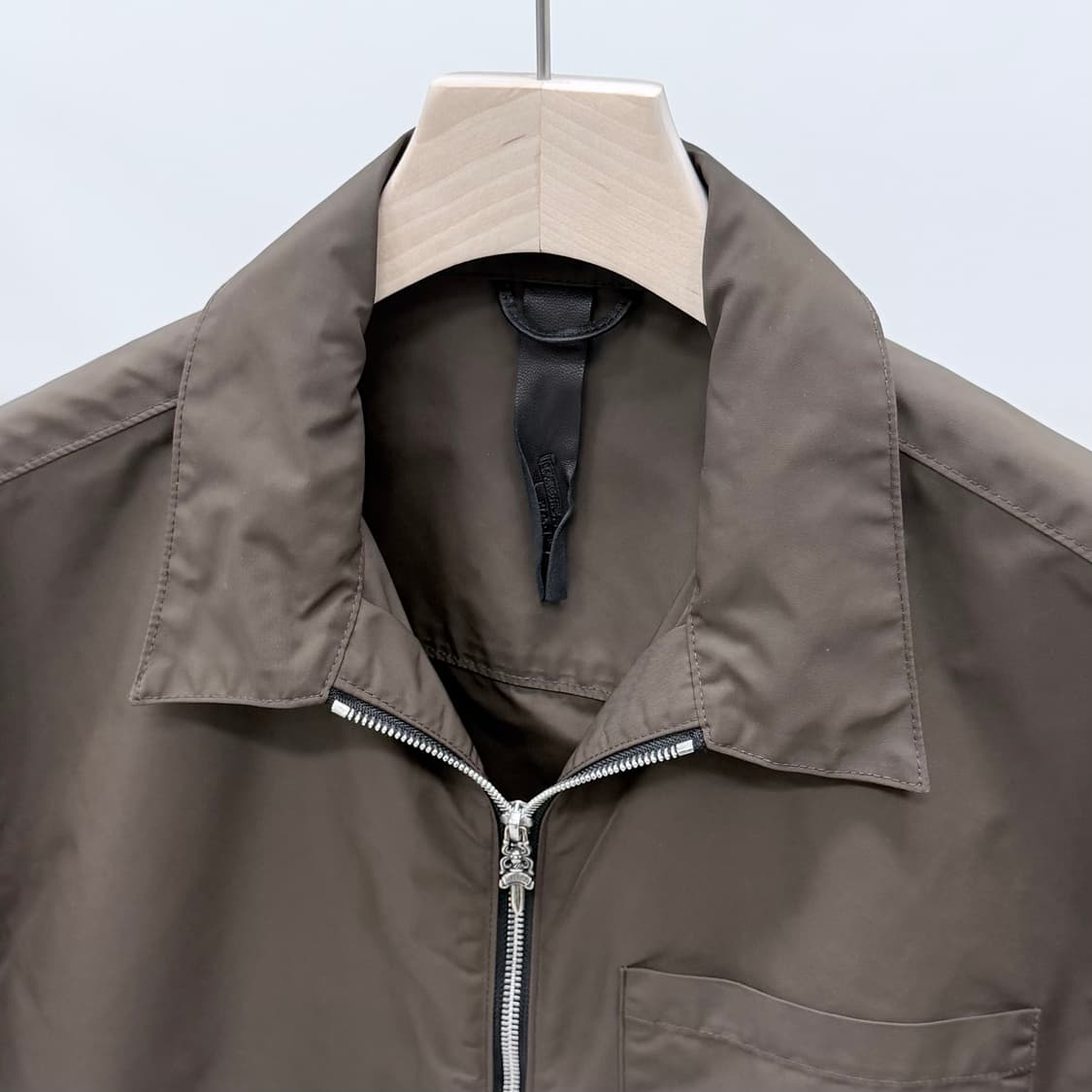 [S+급/XL] 크롬하츠 나일론 레더패치 집업 반팔 셔츠 브라운 상품이미지4