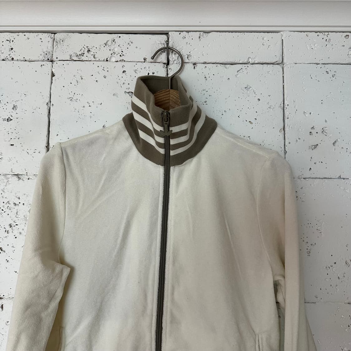 우먼M 아디다스 벨벳 트랙탑 저지 크림 상품이미지2