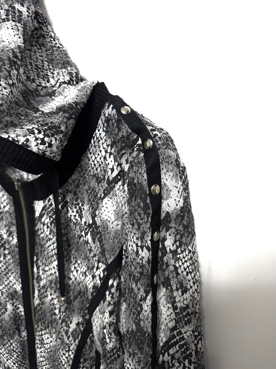 Snake Print Zip-Up 상품이미지3