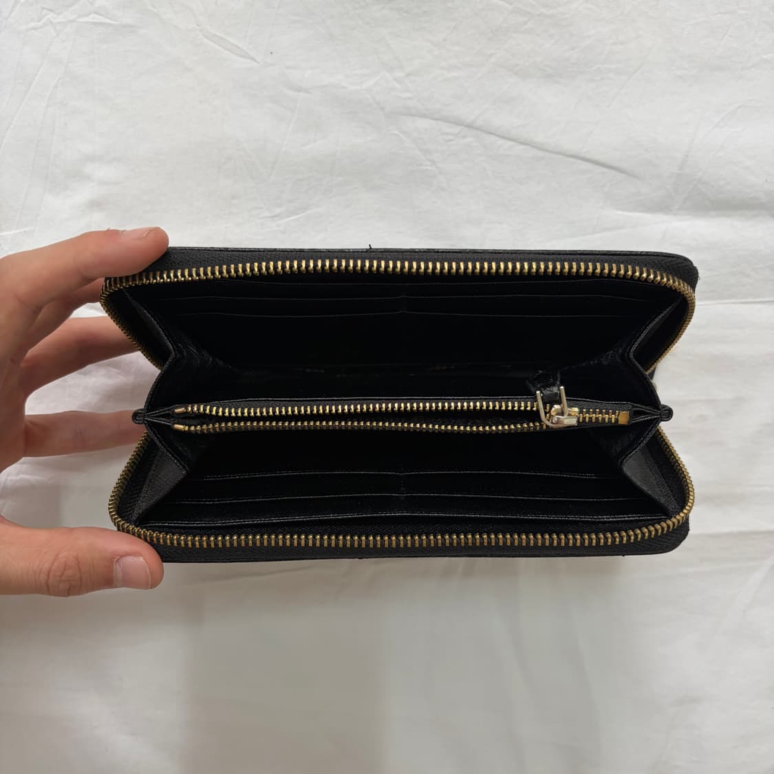 프라다 사피아노 메탈 로고 지퍼 장지갑 상품이미지4