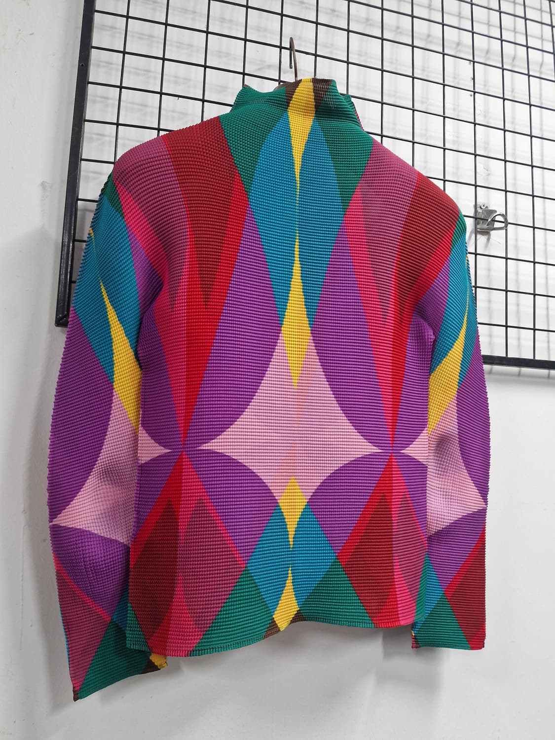 90-95M/55-66 미 이세이미야케  패턴 폴라넥 긴팔티셔츠. 상품이미지7