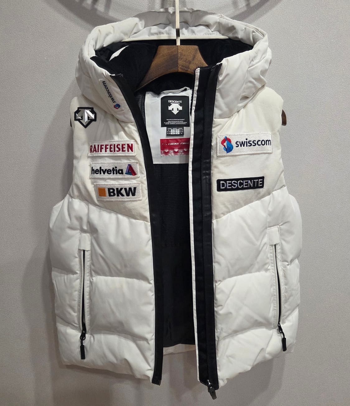 데상트 스위스 스키팀 패딩 조끼 140 상품이미지2