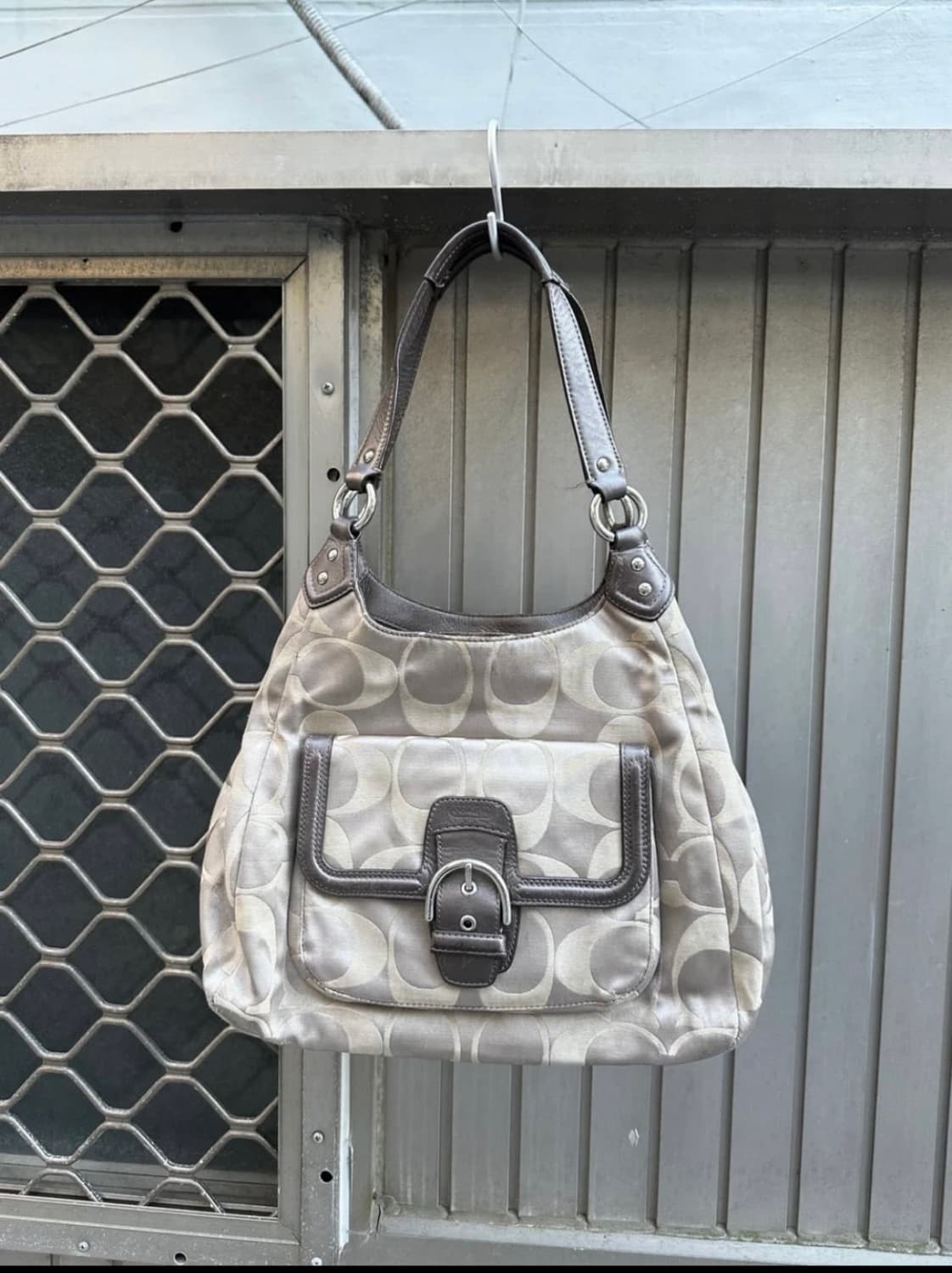 Coach stud point shoulder hobo bag 상품이미지2