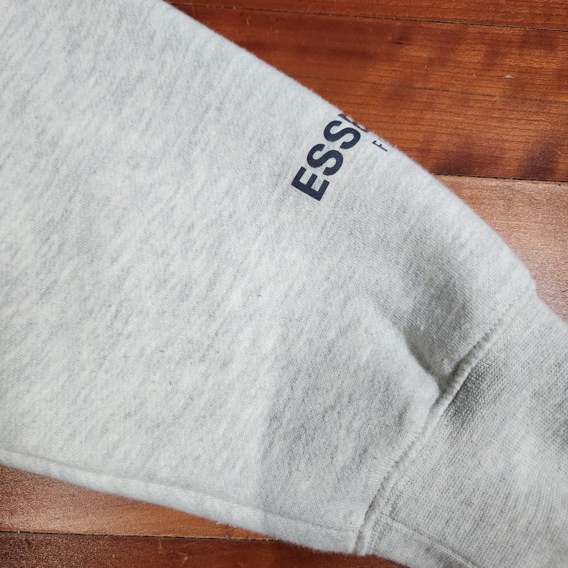 피어오브갓 에센셜 3D 실리콘 앞로고 크루넥 맨투맨 오트밀 상품이미지4