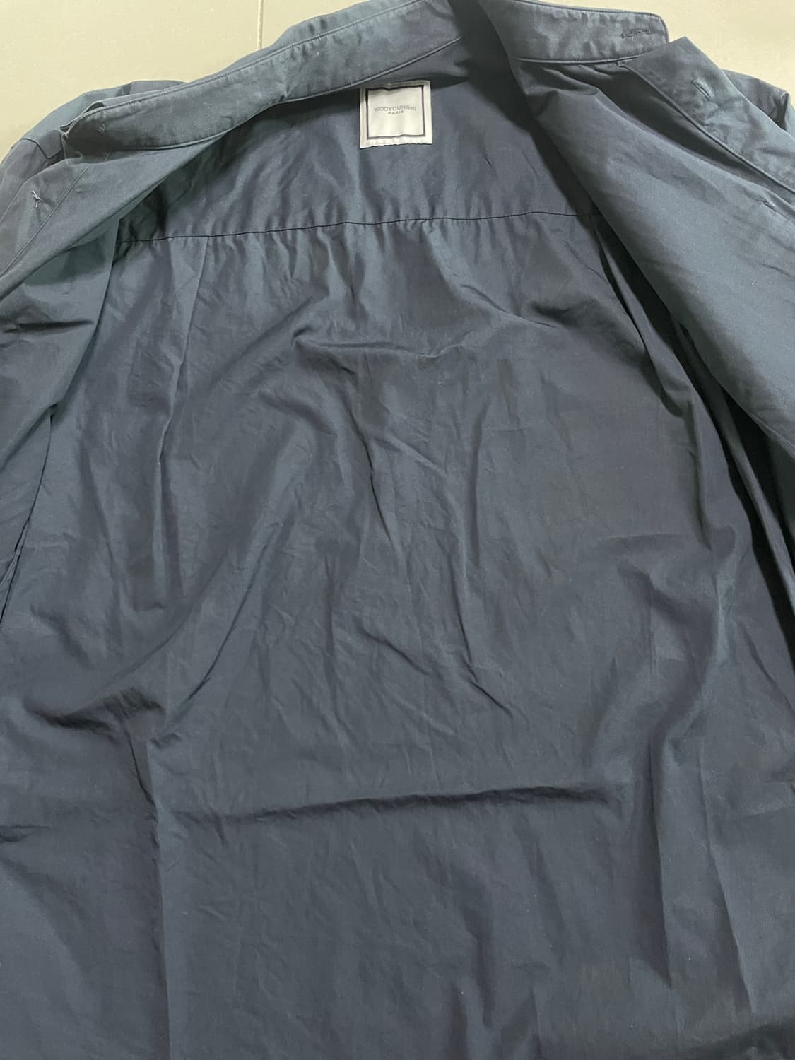 우영미 24FW 코튼 백로고 셔츠 상품이미지3