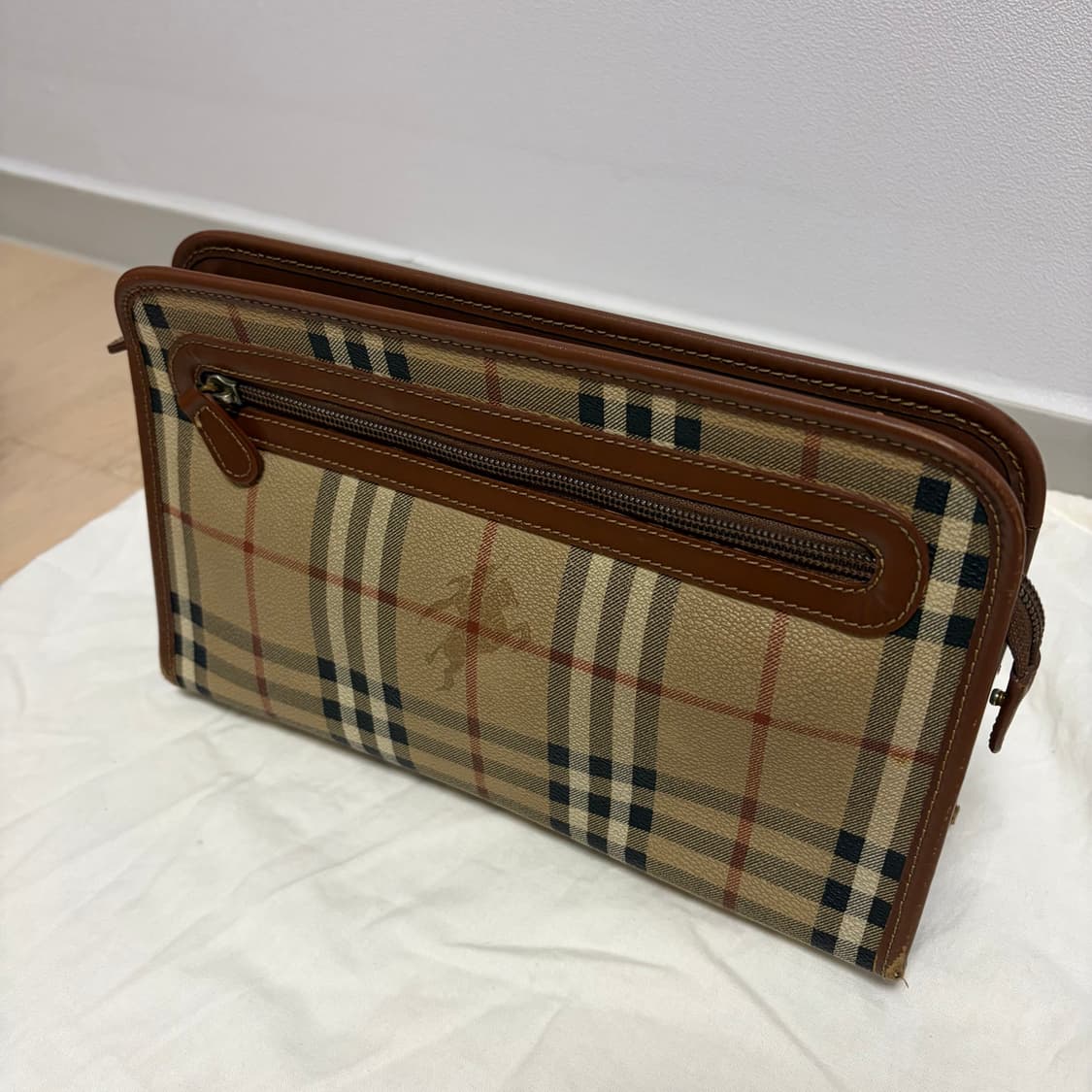 버버리 클래식 클러치백 상품이미지3