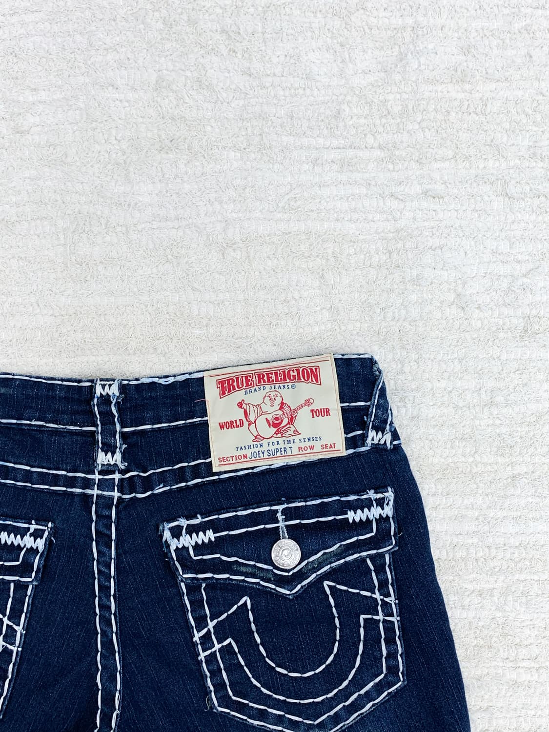 TRUE RELIGION White Stitch Shorts 상품이미지4