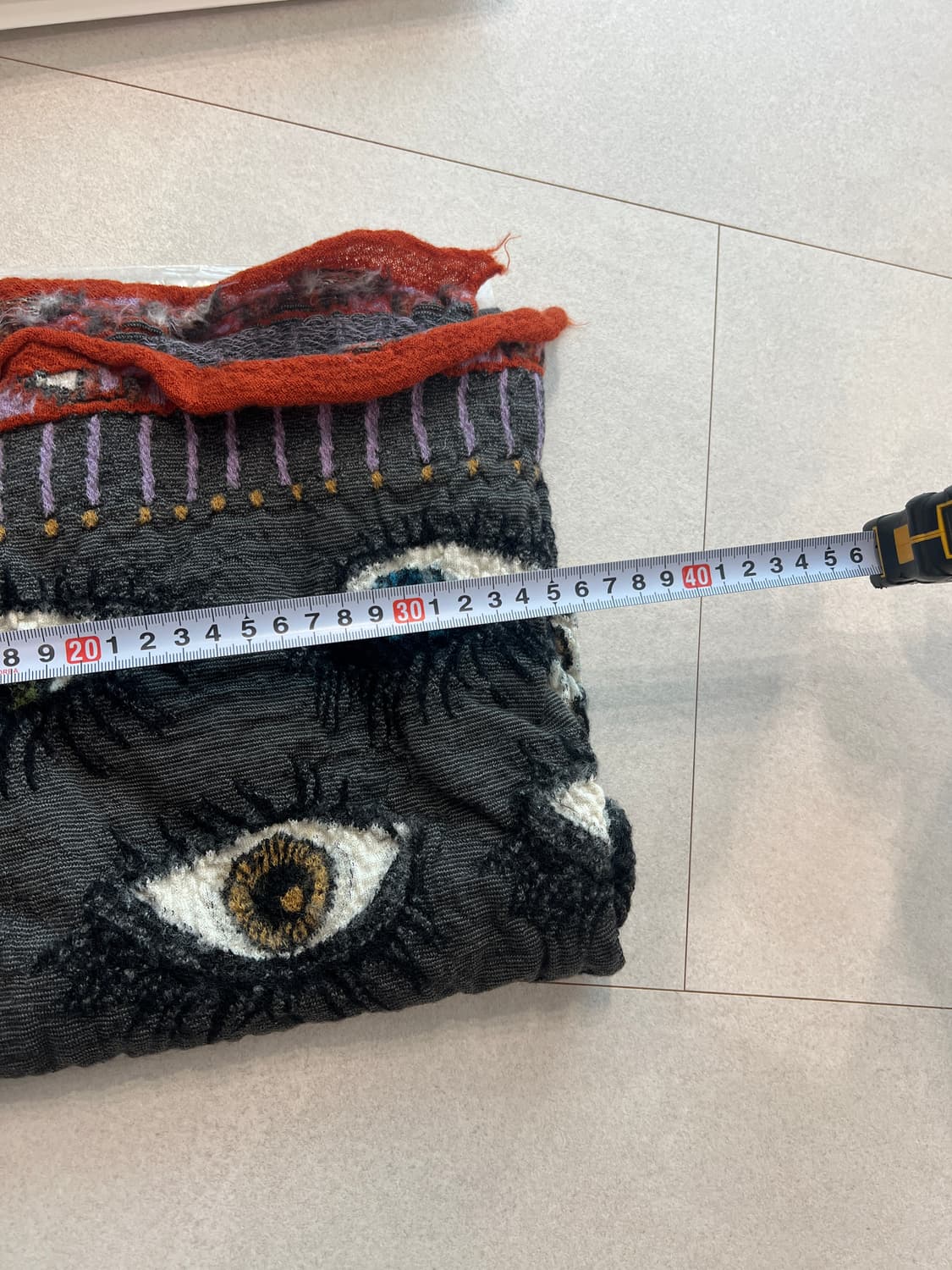 캐피탈 펠티드 울 스피크이지 해피 스카프 컬러풀 차콜 상품이미지4