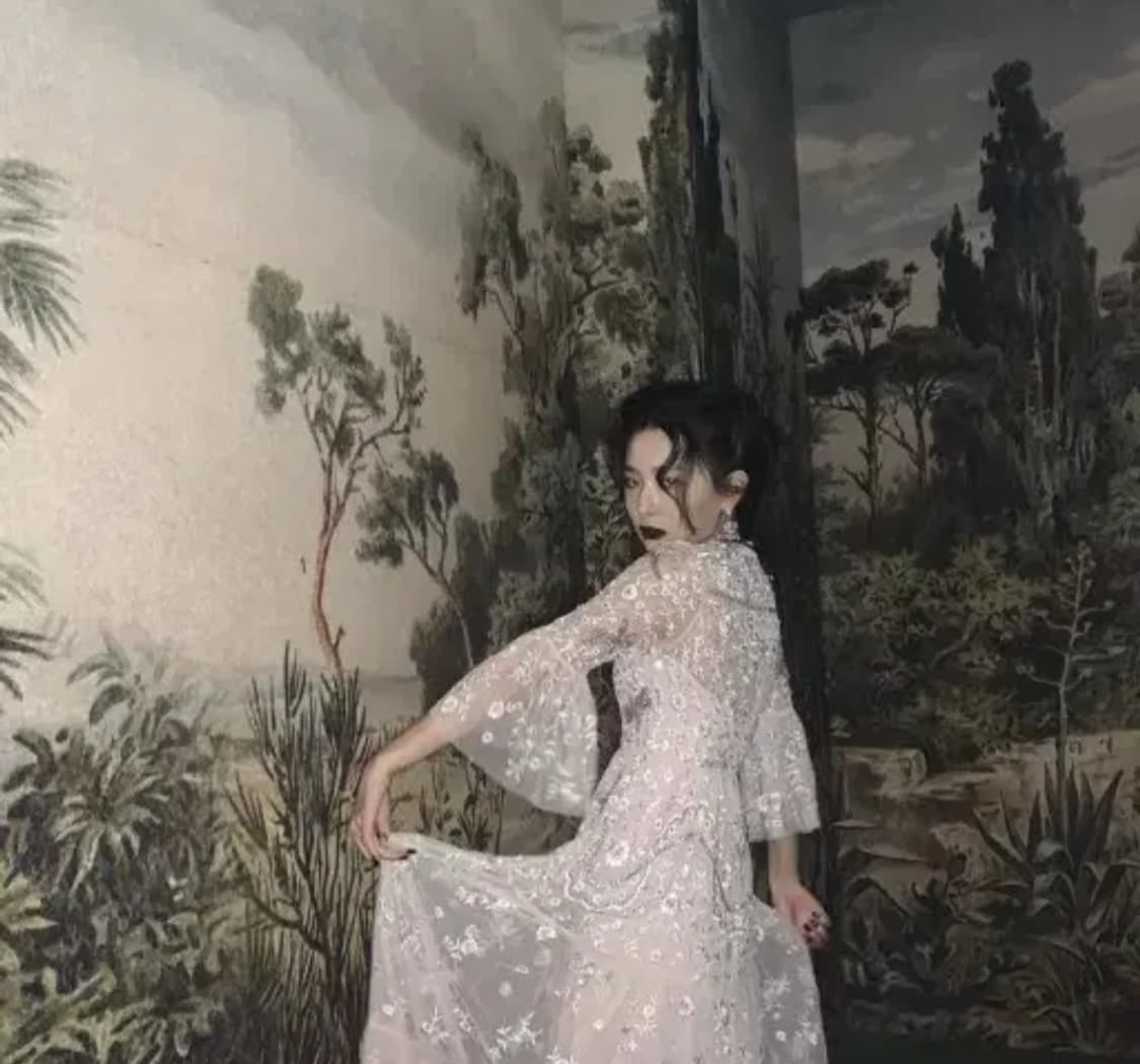 레드벨벳 슬기 싸이코 드레스 니들앤뜨레드 needle&thread 상품이미지5