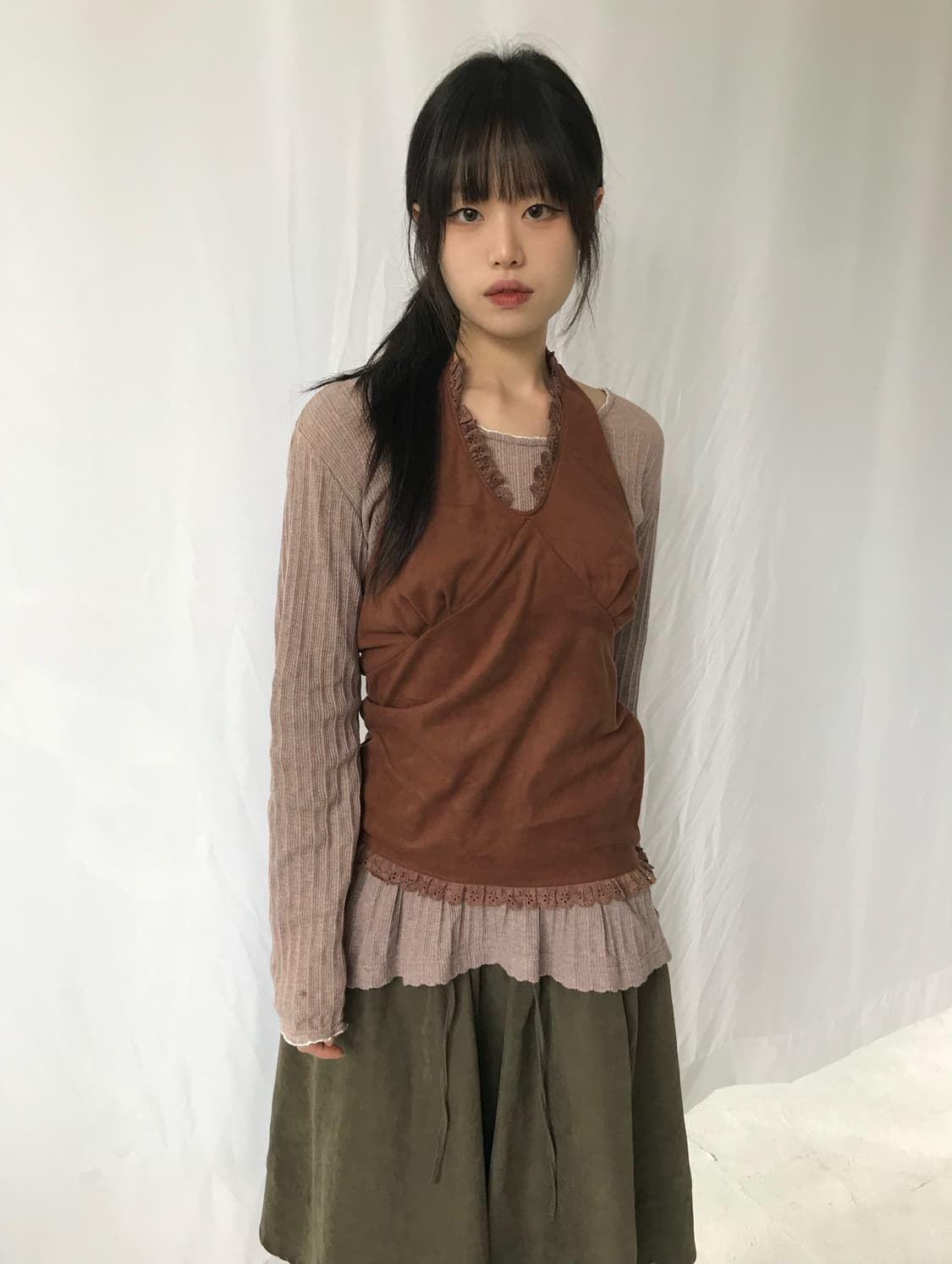 브라운 스웨이드 레이스 홀터넥 상품이미지1