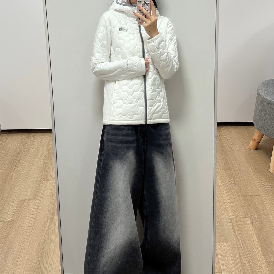 노스페이스 실버 자수로고 화이트 경량 패딩 자켓 상품이미지1