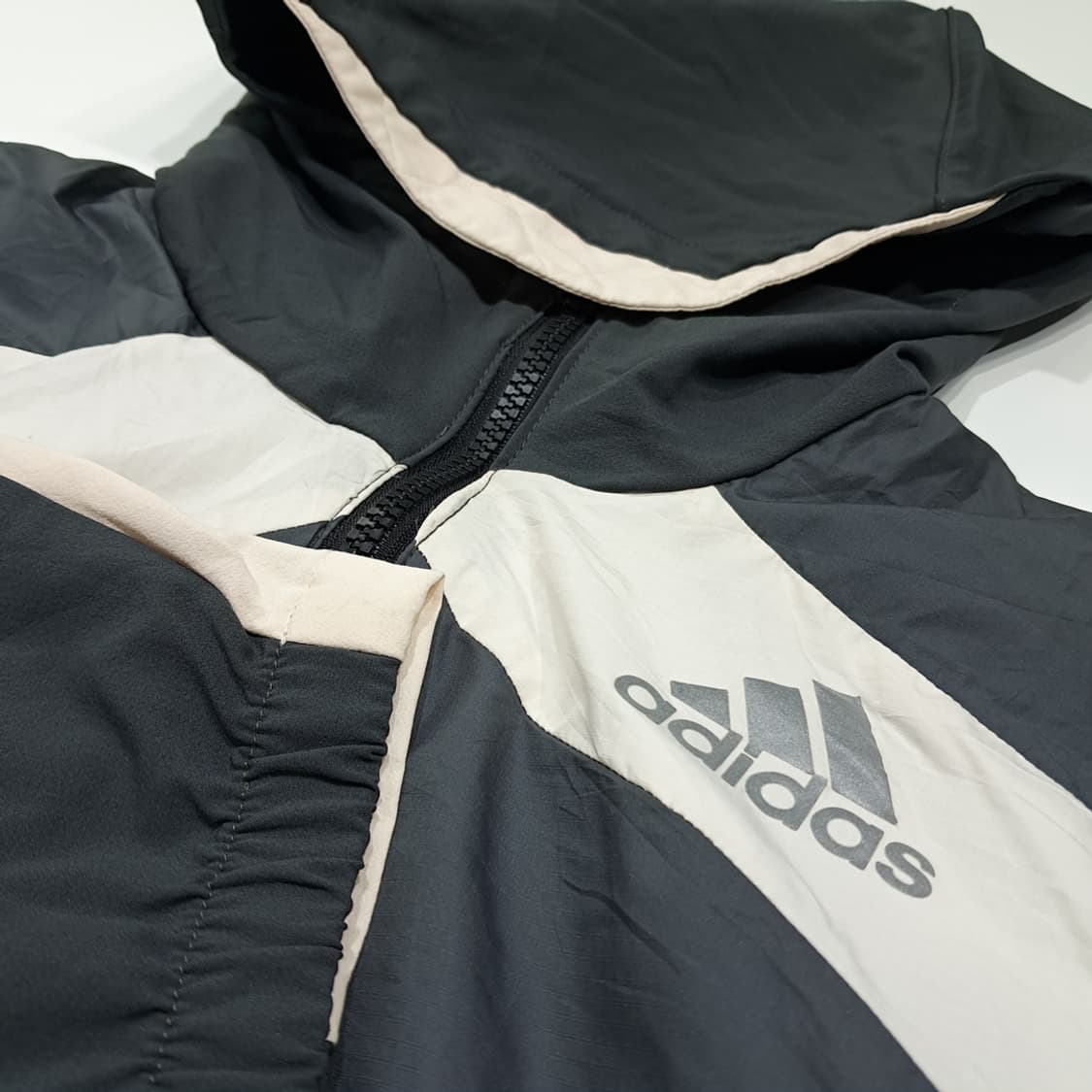 CL988 아디다스 해양재활용소재 그레이크림 크롭 바람막이 자켓 상품이미지4