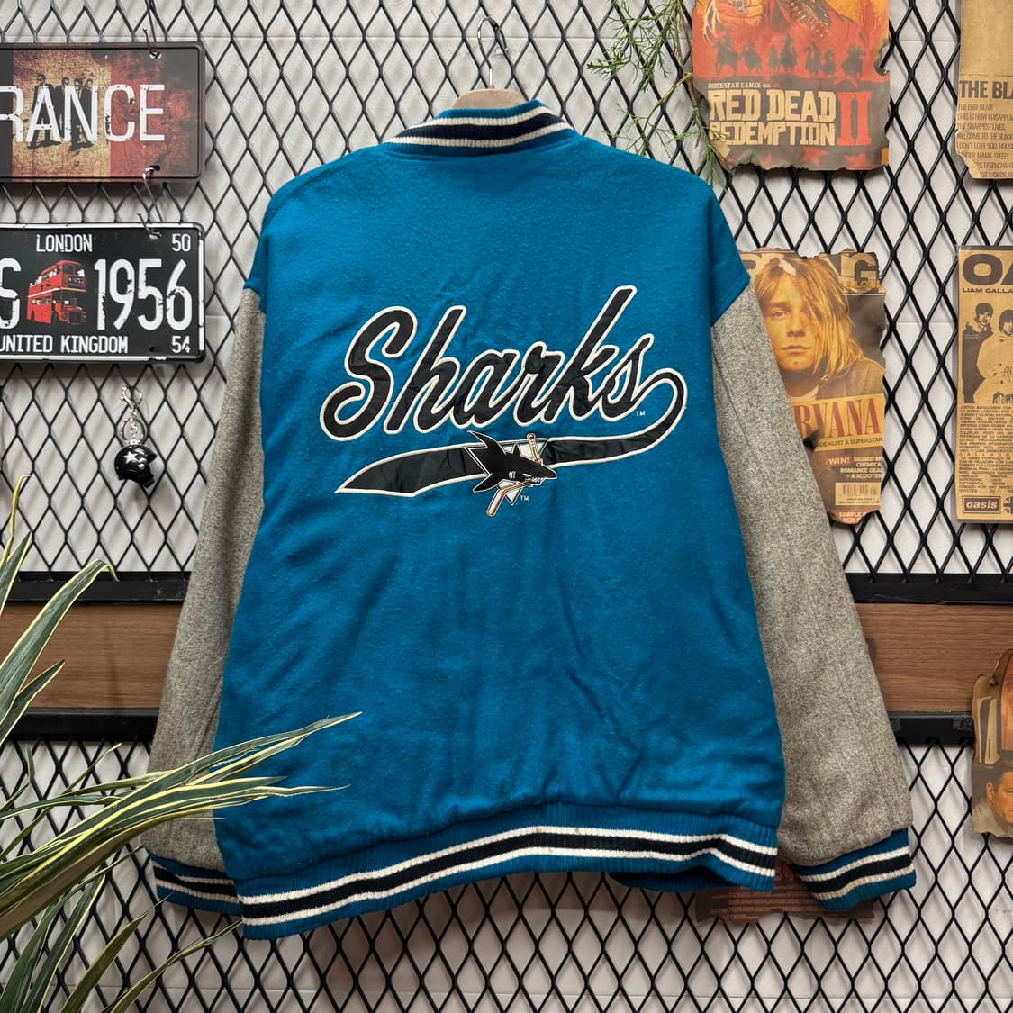 90s NHL 산호세 샤크스 팀 바시티 자켓 후면 빅로고 포인트 블루 상품이미지2