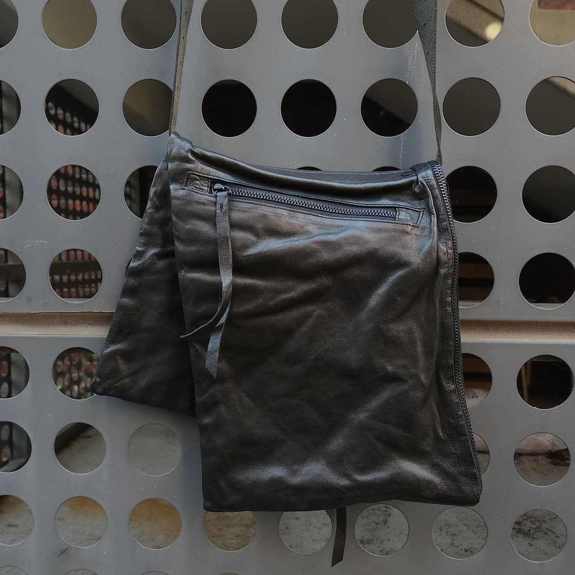 [OS] VTG heliotrope 다크 올리브 레더 남녀 코로스백 상품이미지2