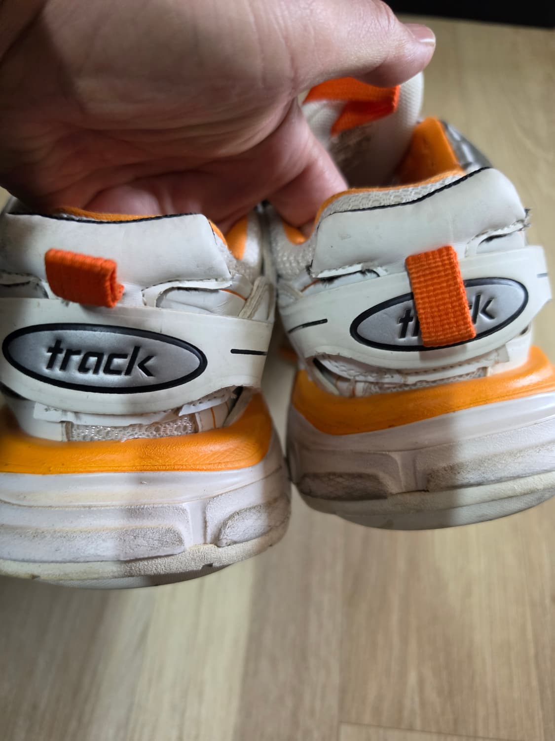 발렌시아가트렉흰주 40사이즈/255 상품이미지5