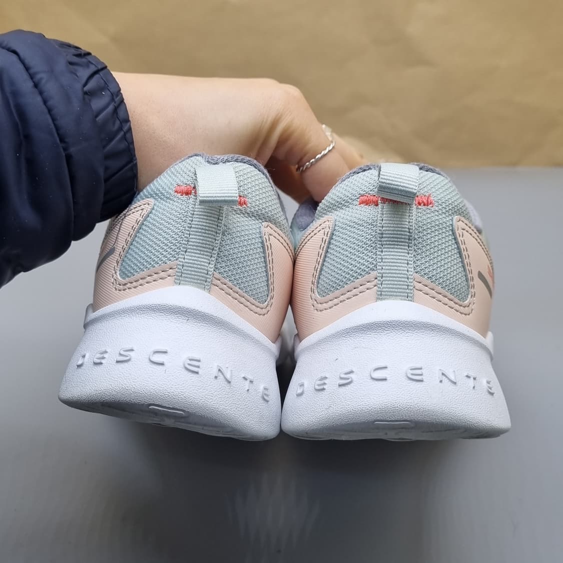 데상트 스카이 브리드 여성운동화240  상품이미지4