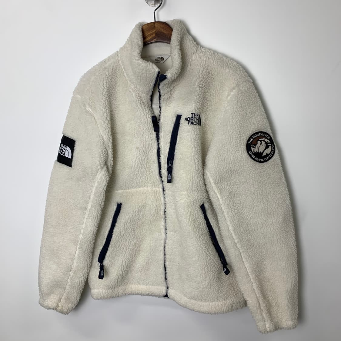 노스페이스 신형 화이트 쉐르파 플리스 자켓 상품이미지2