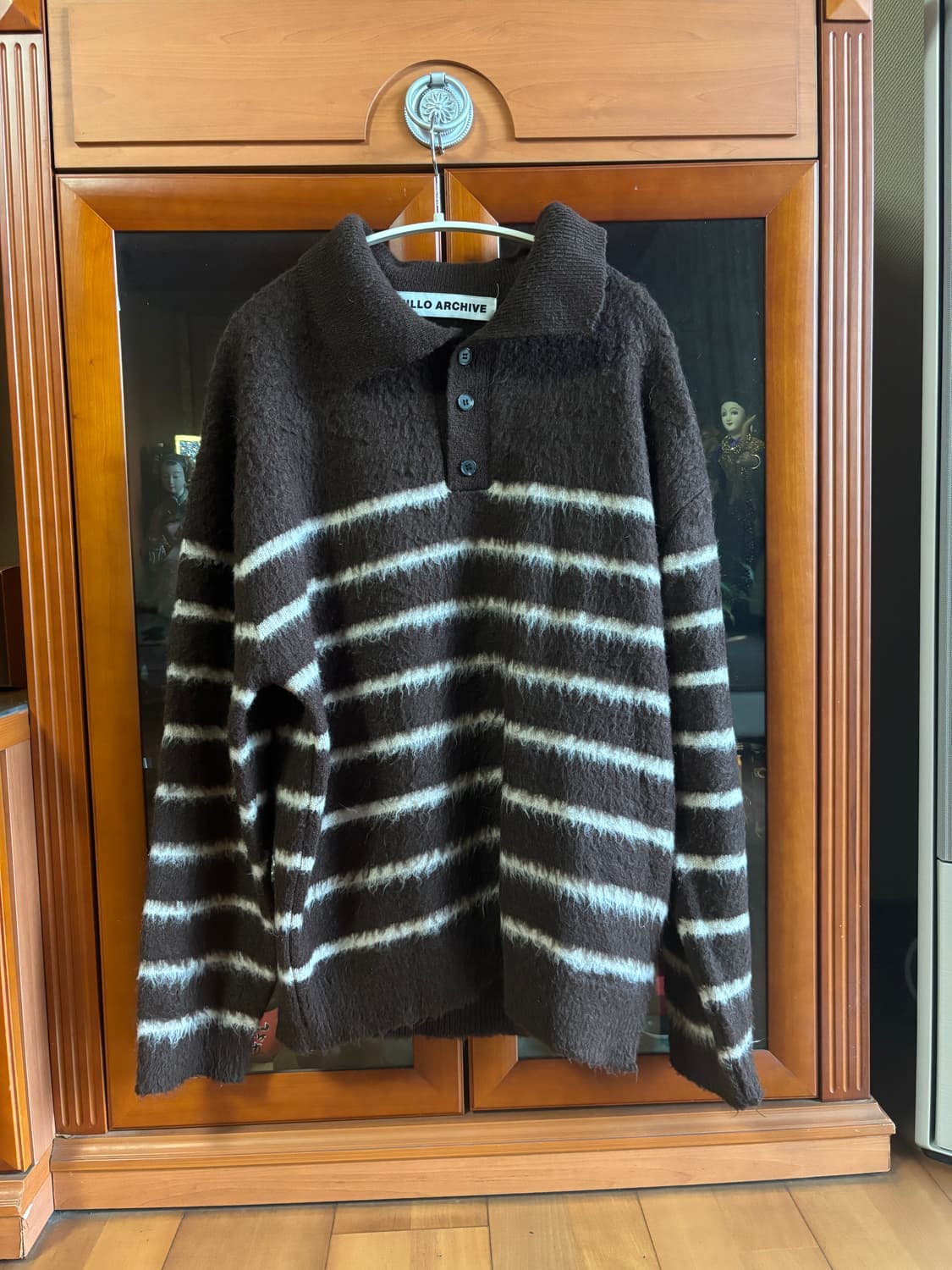 밀로 아카이브 스트라이프 카라 니트 상품이미지1