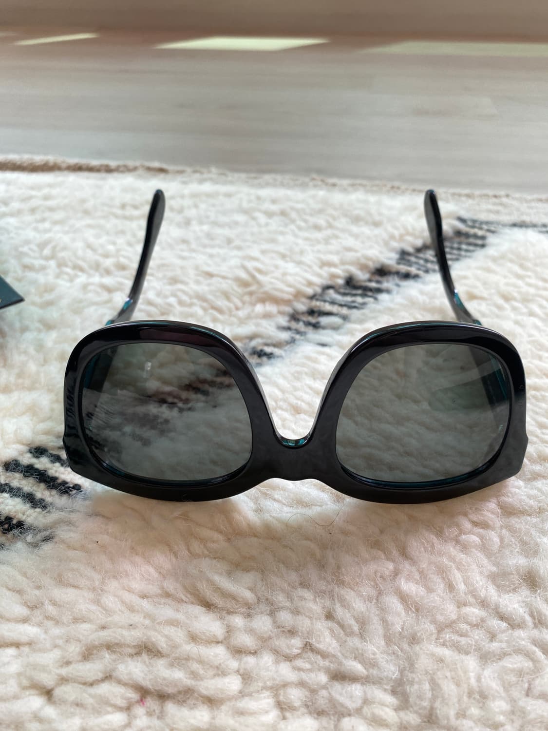 린다페로우 블랙 그라데이션 선글라스 상품이미지3