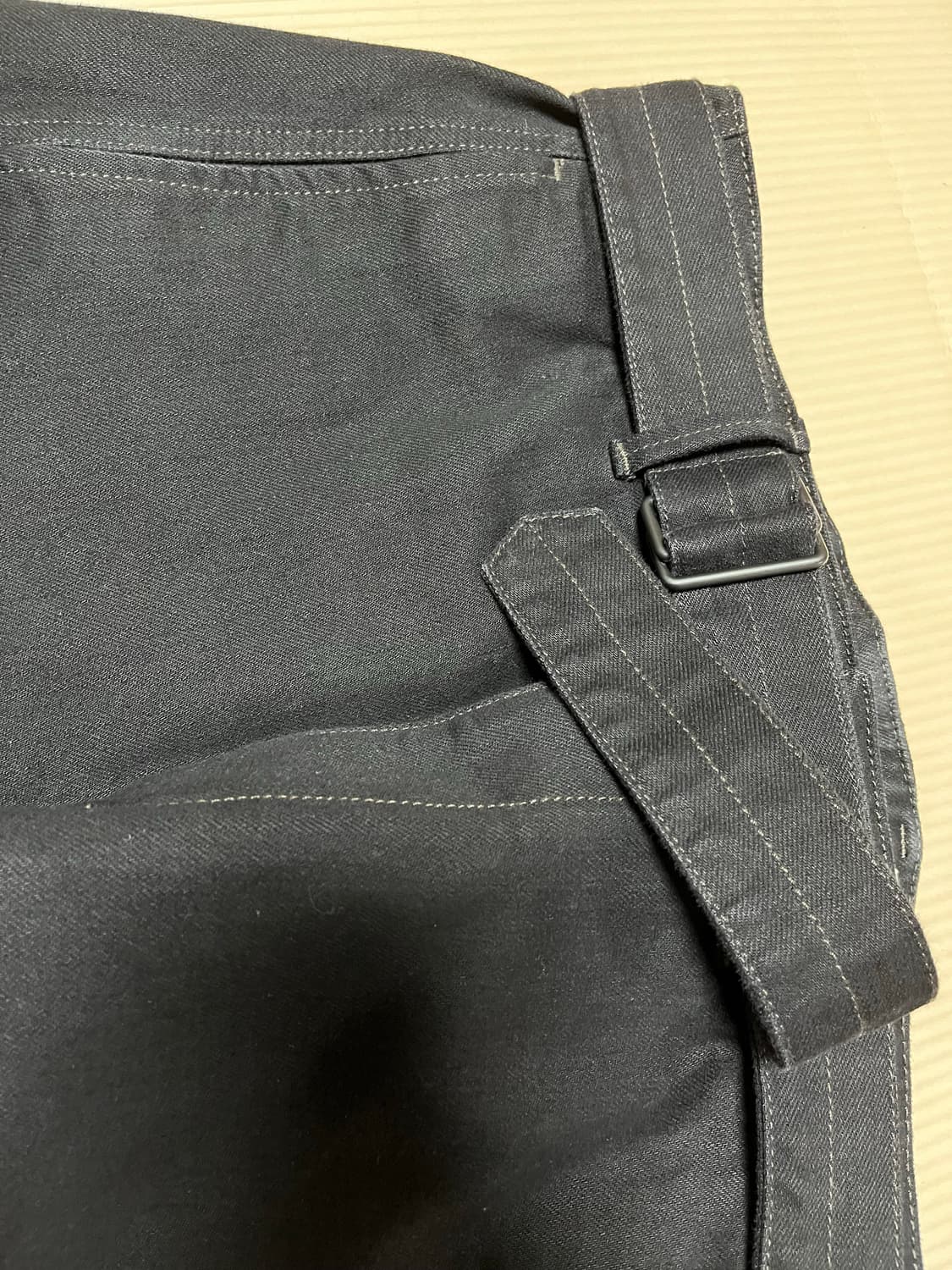 (M) 25 르메르 트위스티드 벨티드 데님 팬츠 블랙 상품이미지7