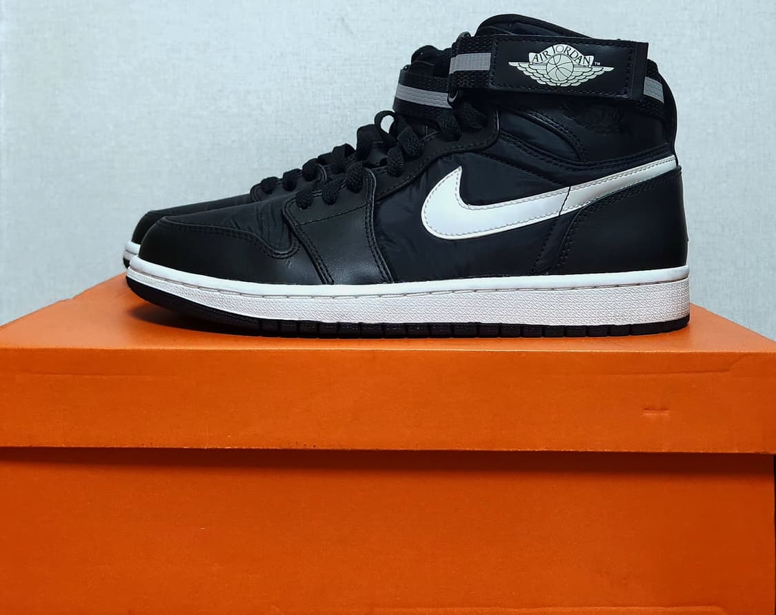 조던1하이 스트랩 블랙화이트 상품이미지1