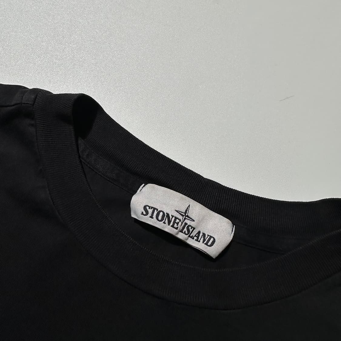 (매장판) 스톤아일랜드 체스트 로고 반팔 티셔츠 블랙 상품이미지4