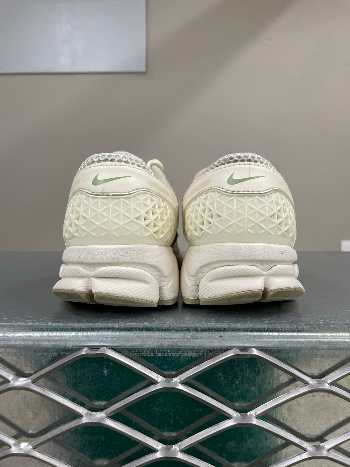 나이키 줌 보메로 5 페일 아이보리 245 상품이미지3