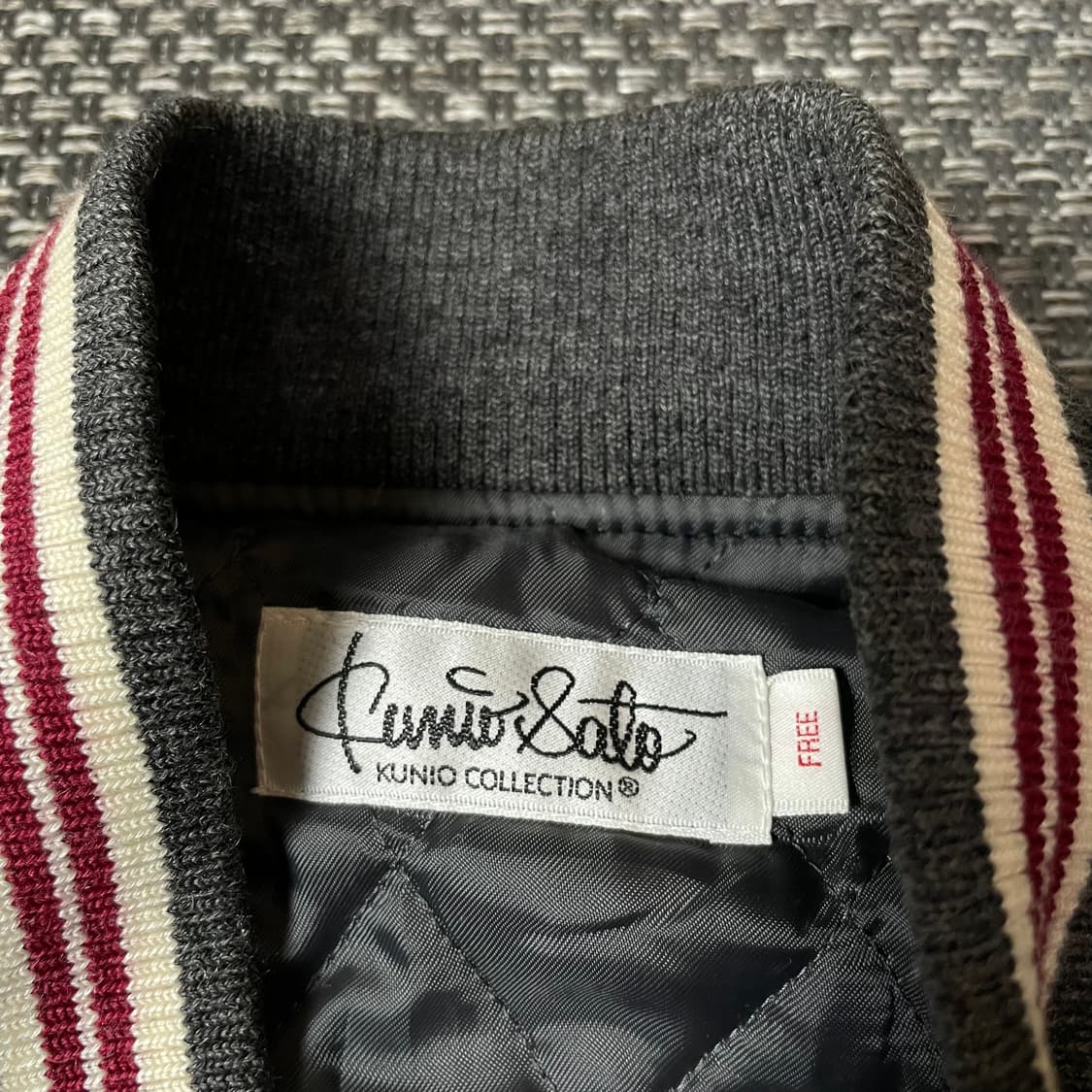 쿠니오 컬렉션 그레이 자수로고 블루종 울자켓 상품이미지4