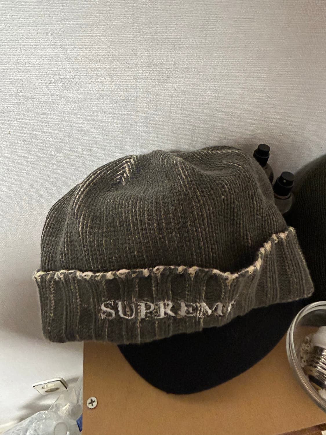 슈프림 오버프린트 비니 블랙 - 22SS 상품이미지2