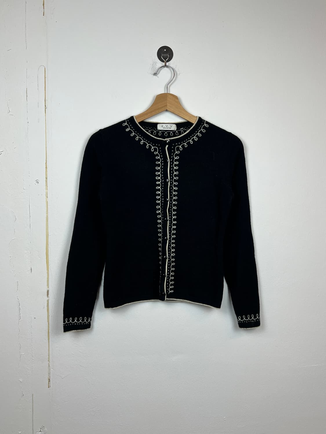 O152 JPN A.V.V 블랙 장식 면 가디건 SIZE 38 상품이미지1