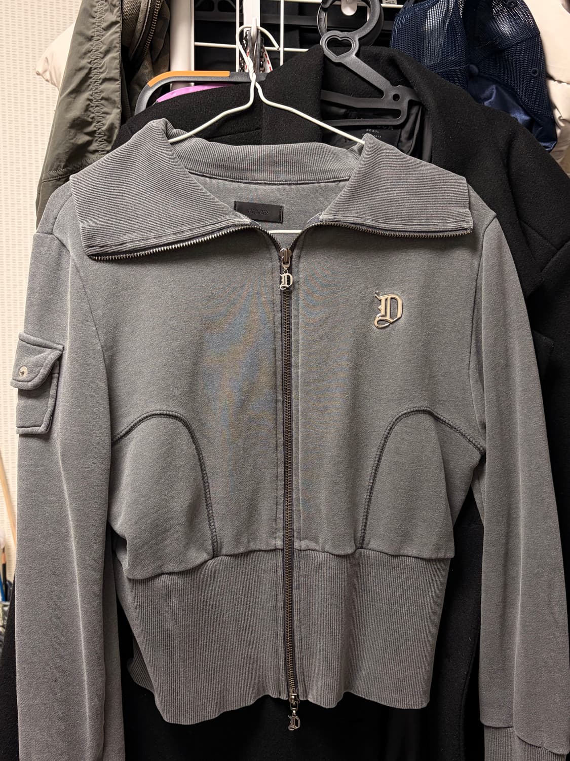 오도어 터틀넥 차콜 집업 상품이미지2