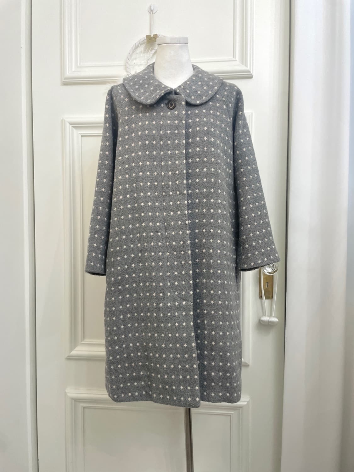 gray ivory dot cute mori reglan coat 상품이미지1