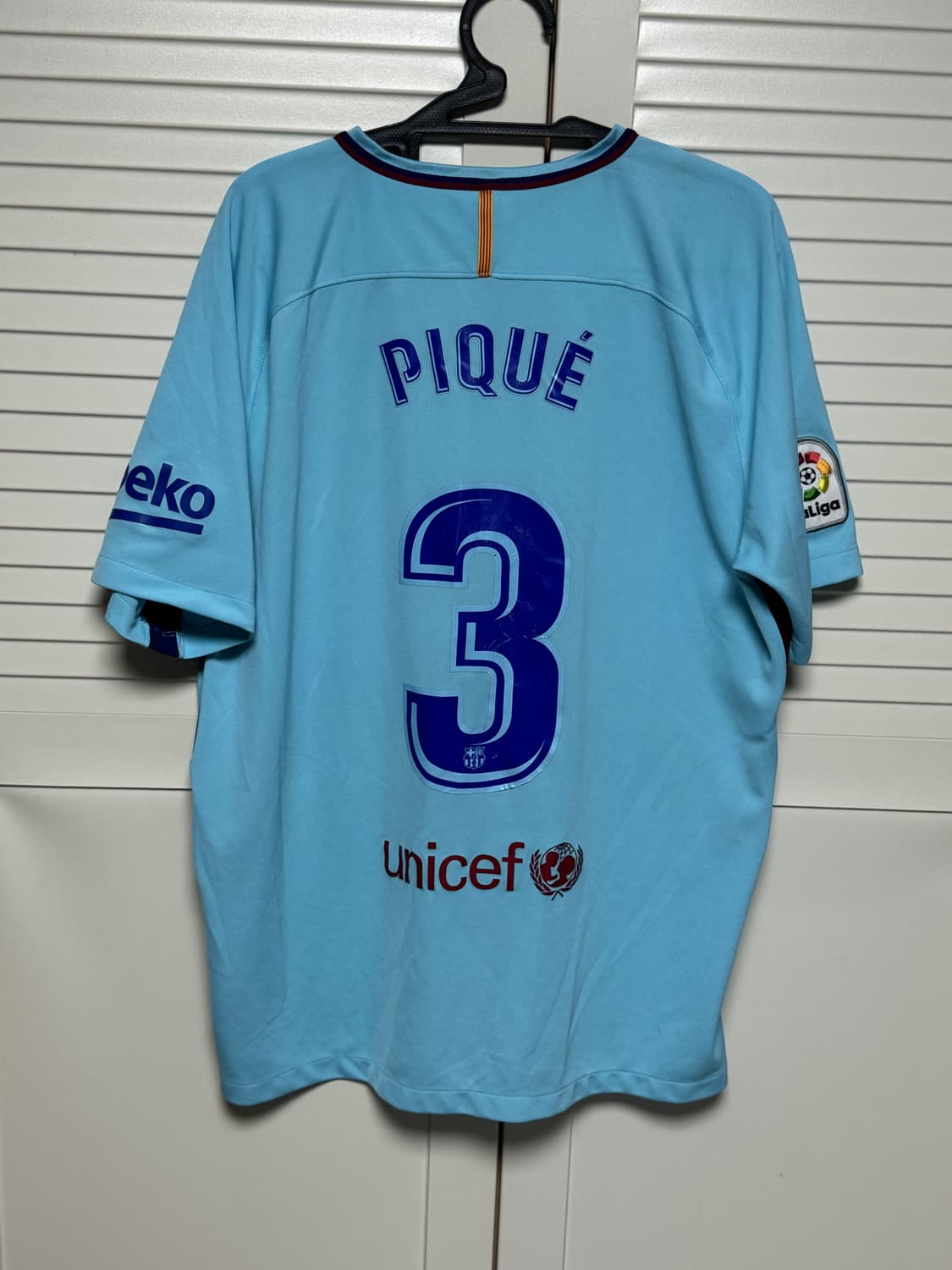 17-18 나이키 바르셀로나 어웨이 No.3 PIQUE 상품이미지3