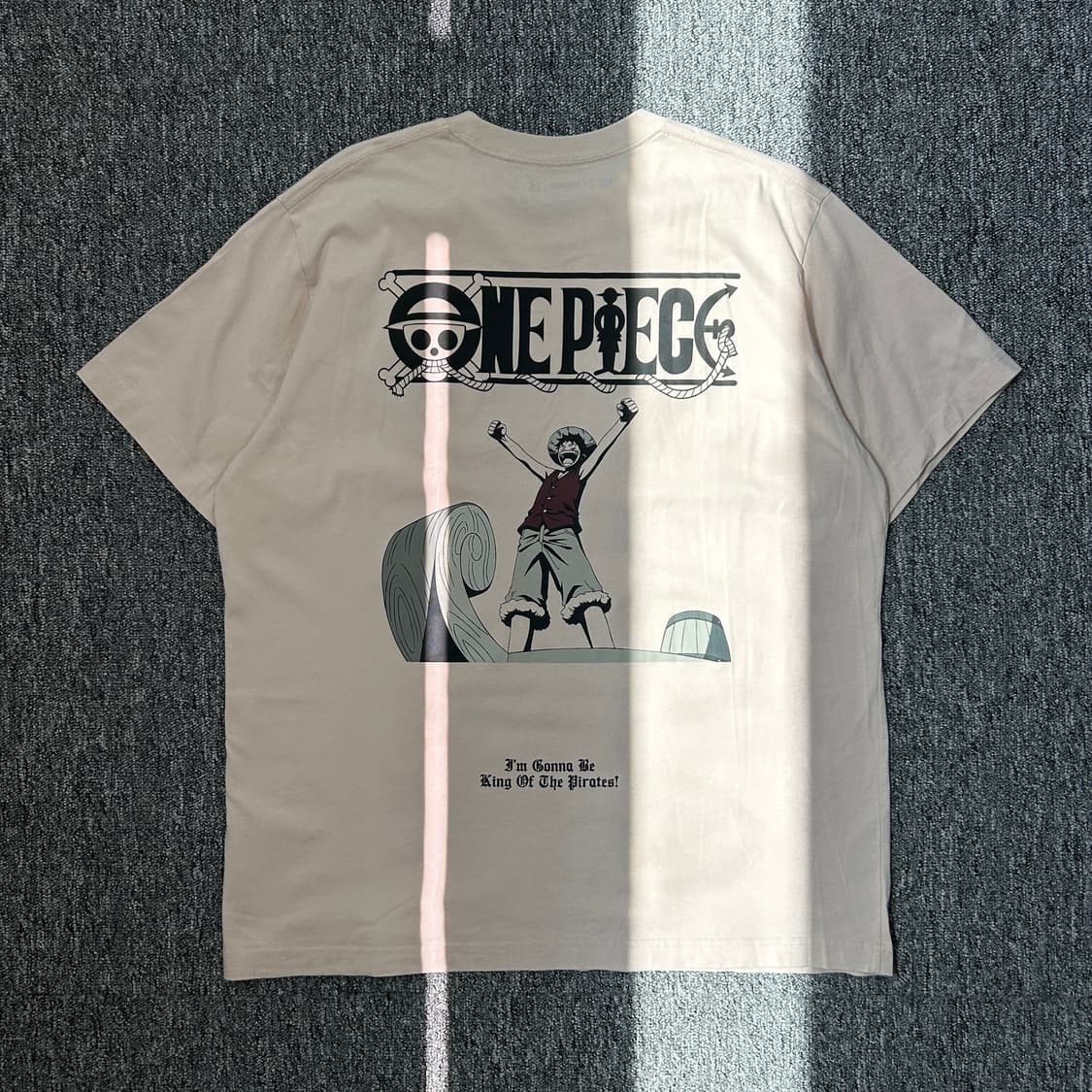 유니클로 x 원피스 25주년 굿즈 티셔츠 상품이미지1