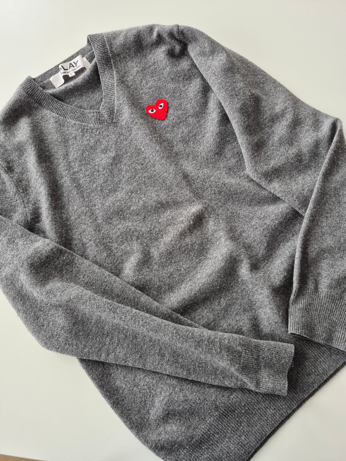 정품백화점판최상급)꼼데가르송  브이넥 니트 상품이미지4