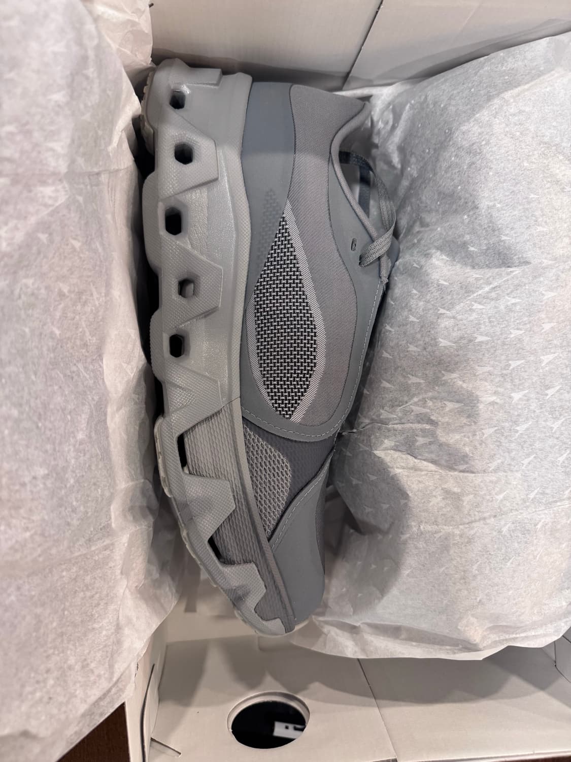 On x PAF 클라우드몬스터 270mm 9 사이즈 팝니다 상품이미지4